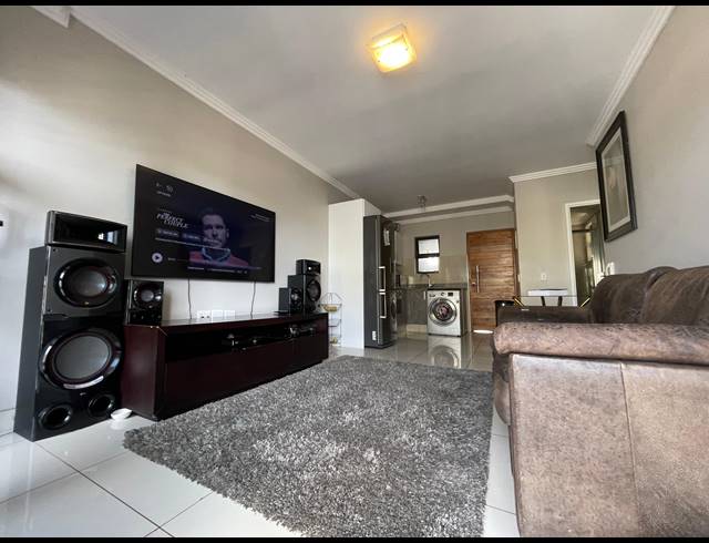2 BEDROOM APARTMENT FOR SALE IN UMHLANGA CENTRAL